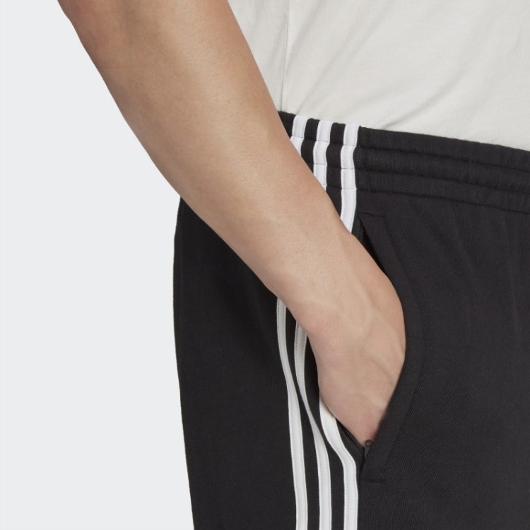Bermuda Cargo Adicolor Classics Com As 3 Listras Pretas Adidas