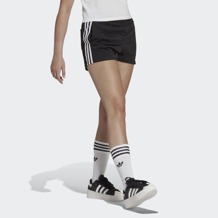 Bermuda Branca Com As Três Listras Da Adidas