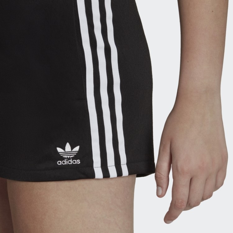 Bermuda Branca Com As Três Listras Da Adidas