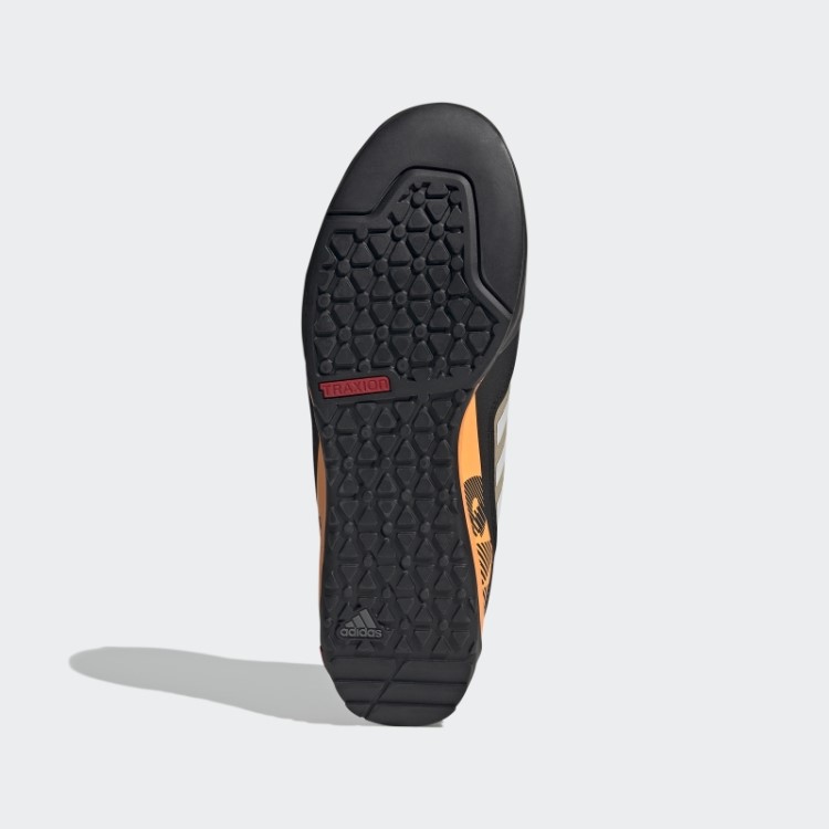 Tênis Adidas Beige Tone Terrex Swift Solo Abordagem