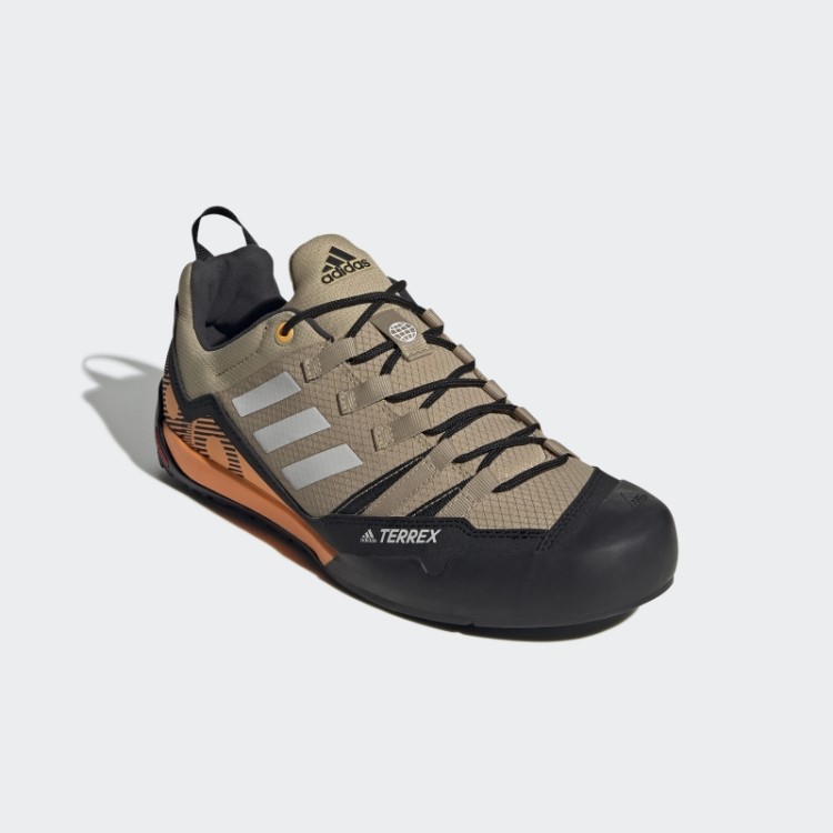 Tênis Adidas Beige Tone Terrex Swift Solo Abordagem
