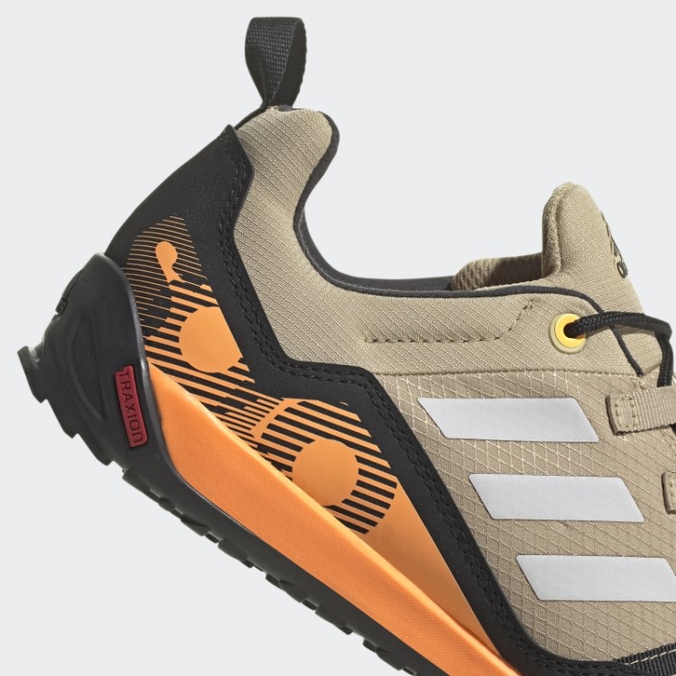 Tênis Adidas Beige Tone Terrex Swift Solo Abordagem