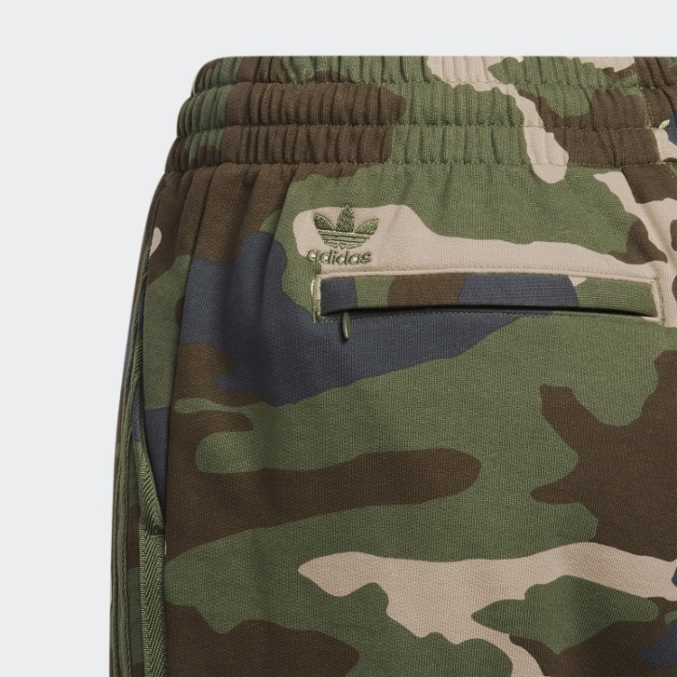 Bermuda Felpuda Adidas Com Estampa Camuflada (todos Os Gêneros)