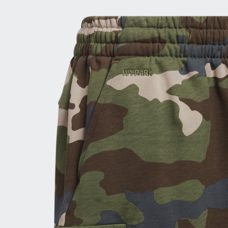 Bermuda Felpuda Adidas Com Estampa Camuflada (todos Os Gêneros)