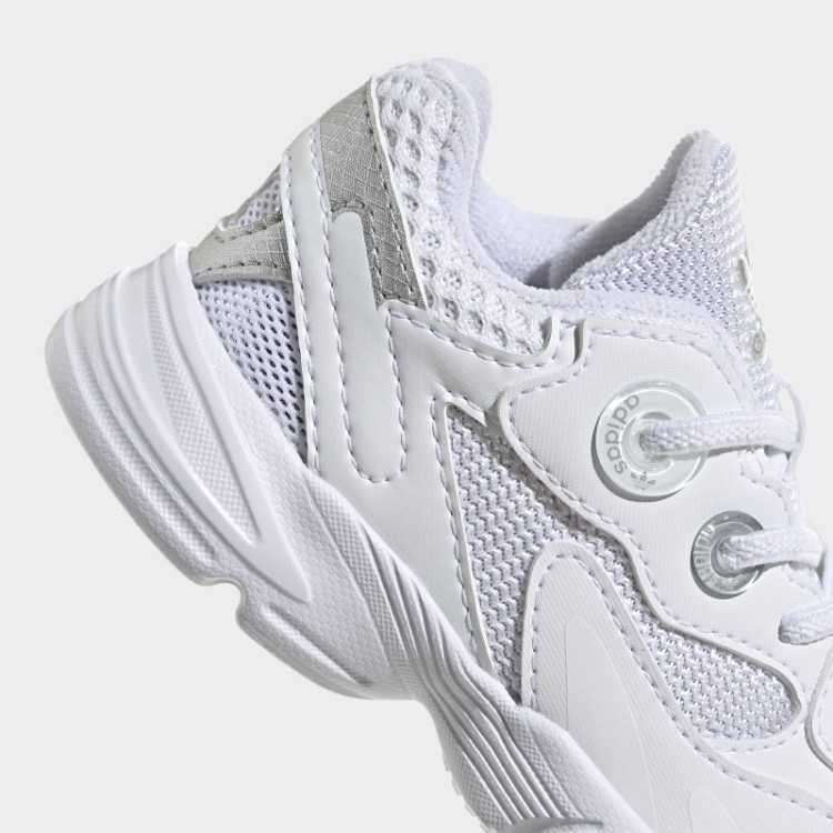 Sapatos Adidas Astir Prata