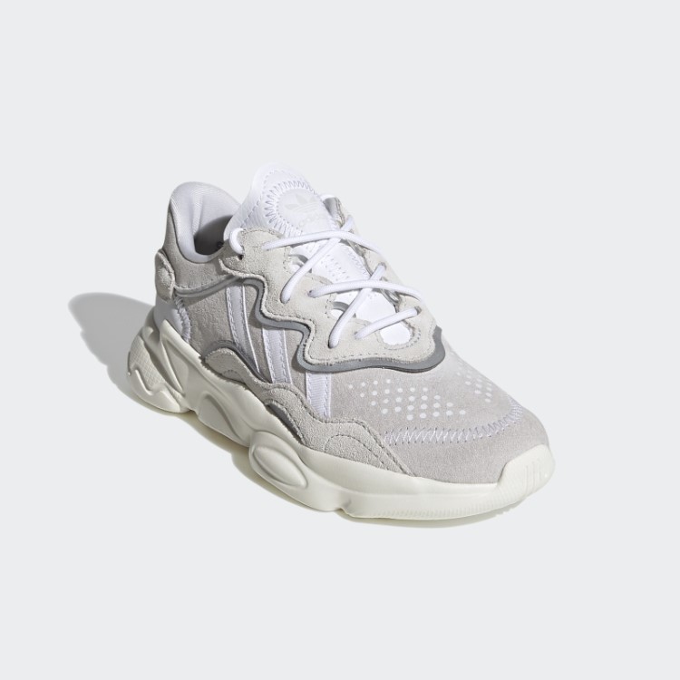 Elegantes Sapatos Brancos Adidas Ozweego