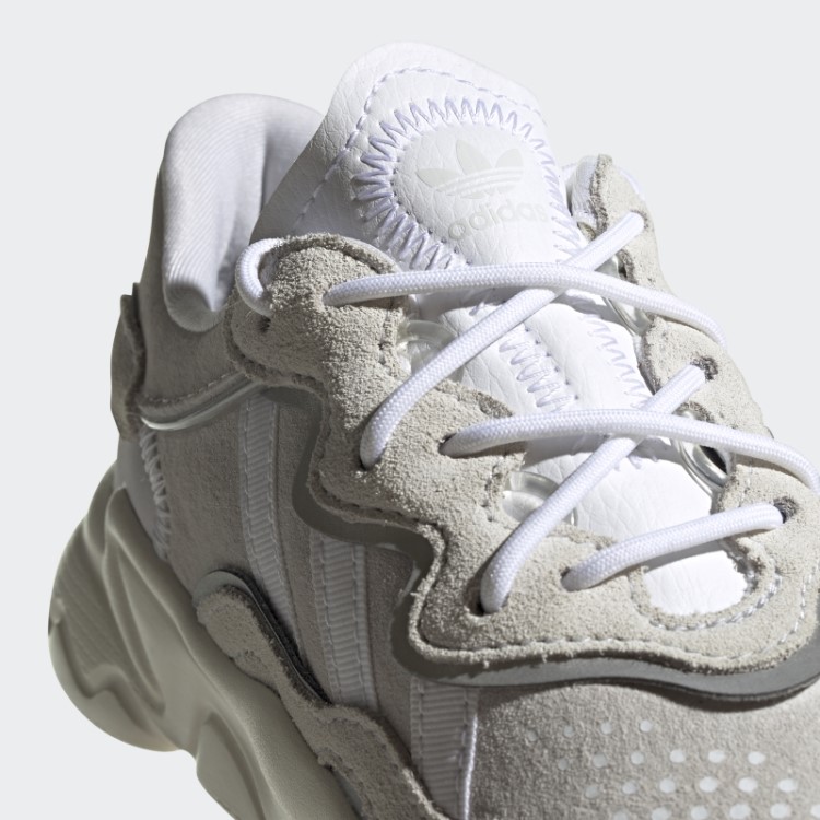 Elegantes Sapatos Brancos Adidas Ozweego