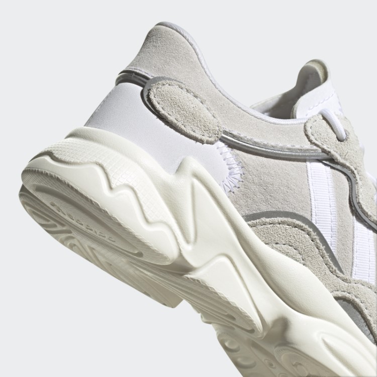 Elegantes Sapatos Brancos Adidas Ozweego