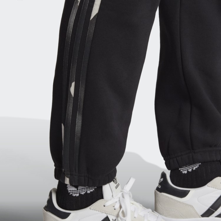 Calça De Moletom Camuflada Adidas Graphics Preta
