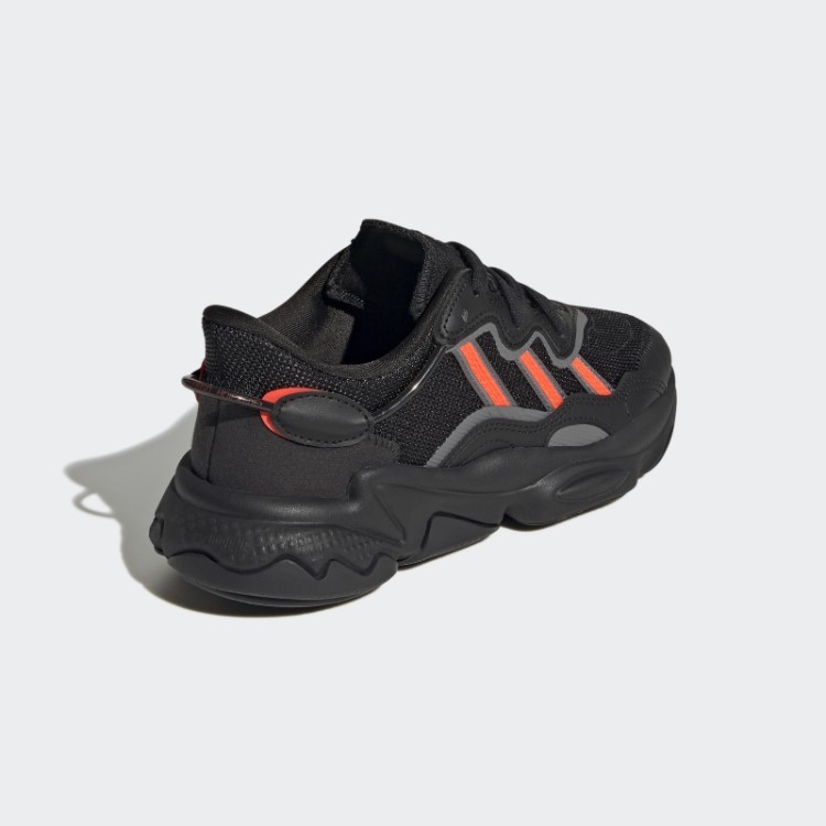 Sapatos Vermelhos Adidas Ozweego Elegantes