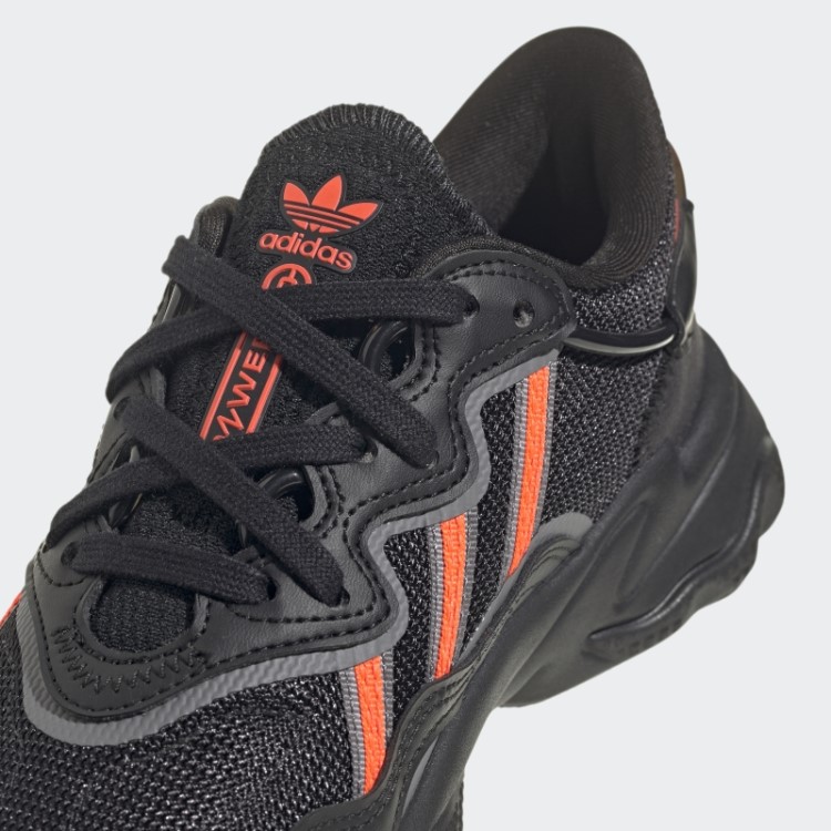 Sapatos Vermelhos Adidas Ozweego Elegantes