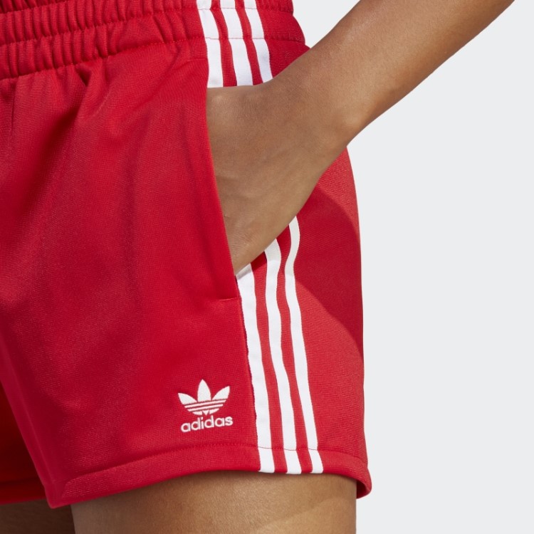 Bermuda Vermelha Com As Três Listras Adidas