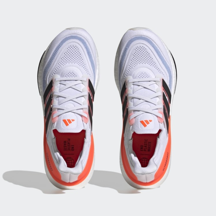 Sapatos Leves Ultraboost Pretos Da Adidas