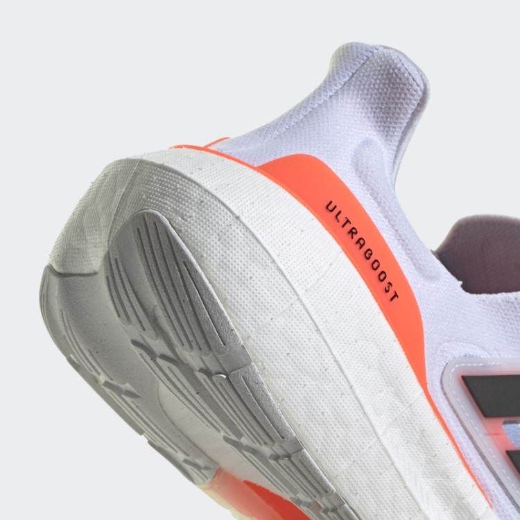 Sapatos Leves Ultraboost Pretos Da Adidas
