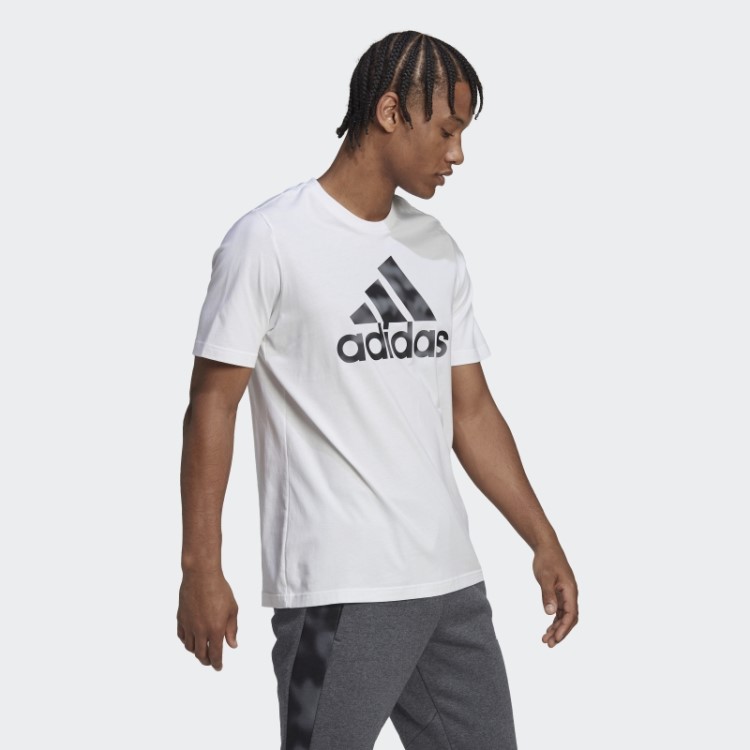 Camiseta Branca Com Estampa Camuflada Adidas Essentials