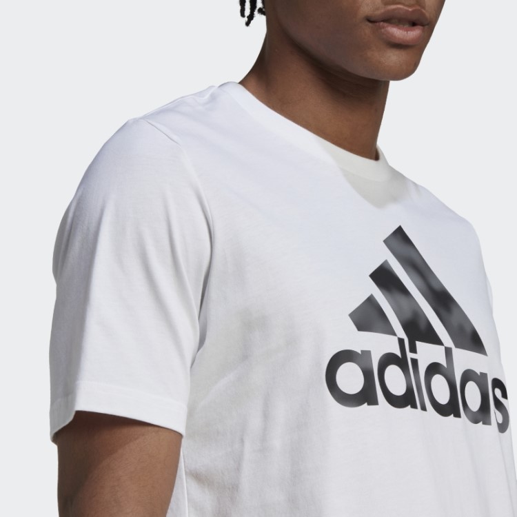 Camiseta Branca Com Estampa Camuflada Adidas Essentials