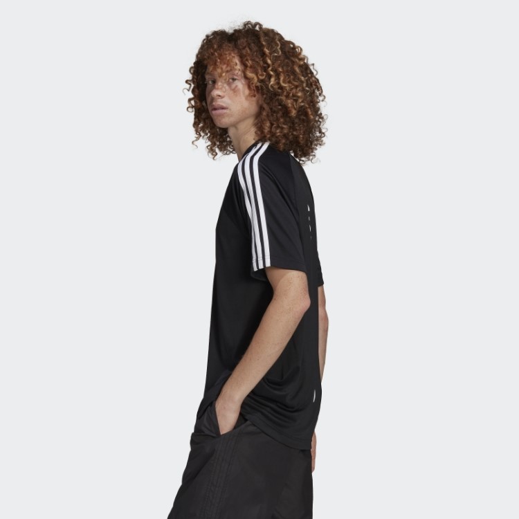 Camiseta Adidas Black Graphics Common Memory