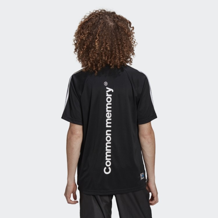 Camiseta Adidas Black Graphics Common Memory