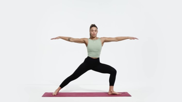 Regata Adidas Verde Prateada Yoga Studio Crop