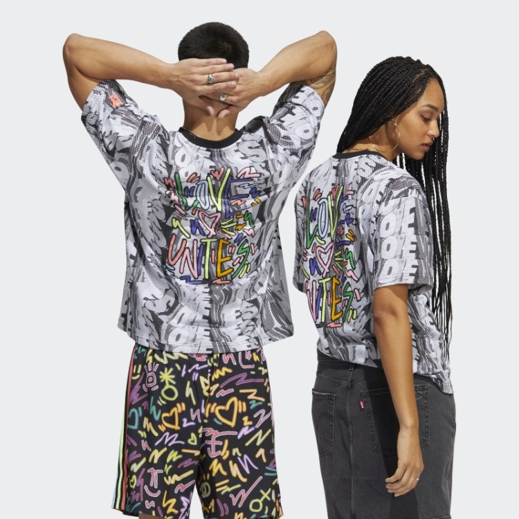 T-shirt Multicolorida Love Unites Com Estampa Doodle (gênero Neutro) Adidas