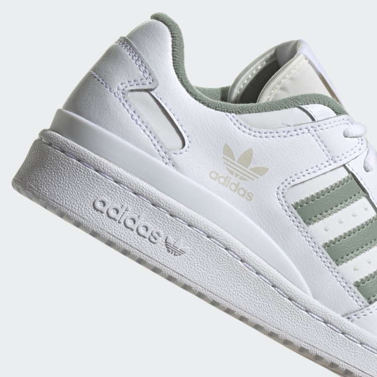Elegantes Sapatos Brancos Adidas Forum Baixos Clássicos