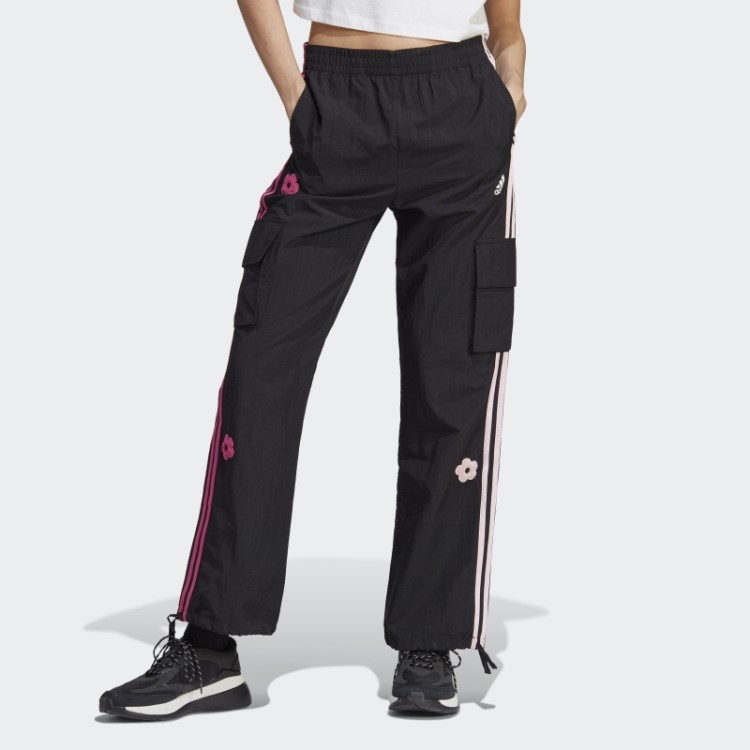 Calça Cargo Preta Com As Três Listras Adidas Com Apliques De Flores Em Chenille