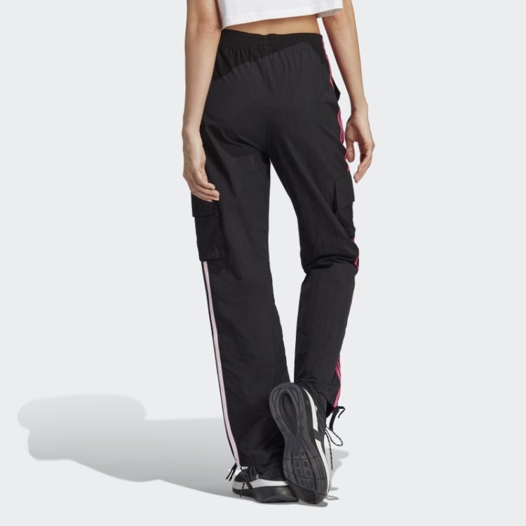 Calça Cargo Preta Com As Três Listras Adidas Com Apliques De Flores Em Chenille