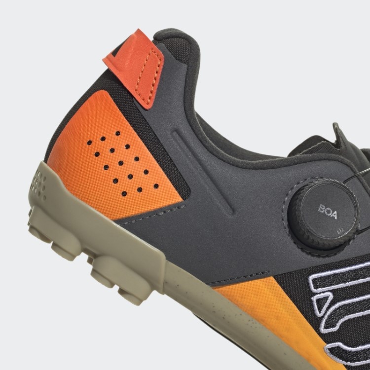 Tênis Preto Cinco Dez Kestrel Boa Adidas