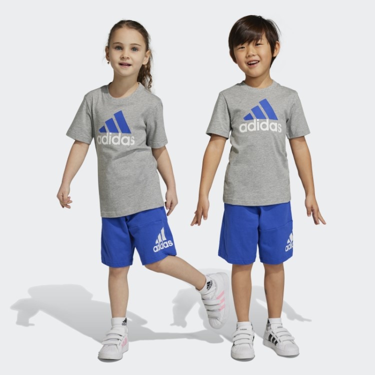 Camiseta Com Logo Cinza Médio E Conjunto Curto Adidas