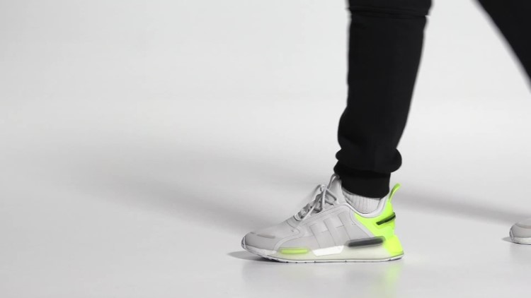 Sapatos Brancos Adidas Nmd-r1 V3