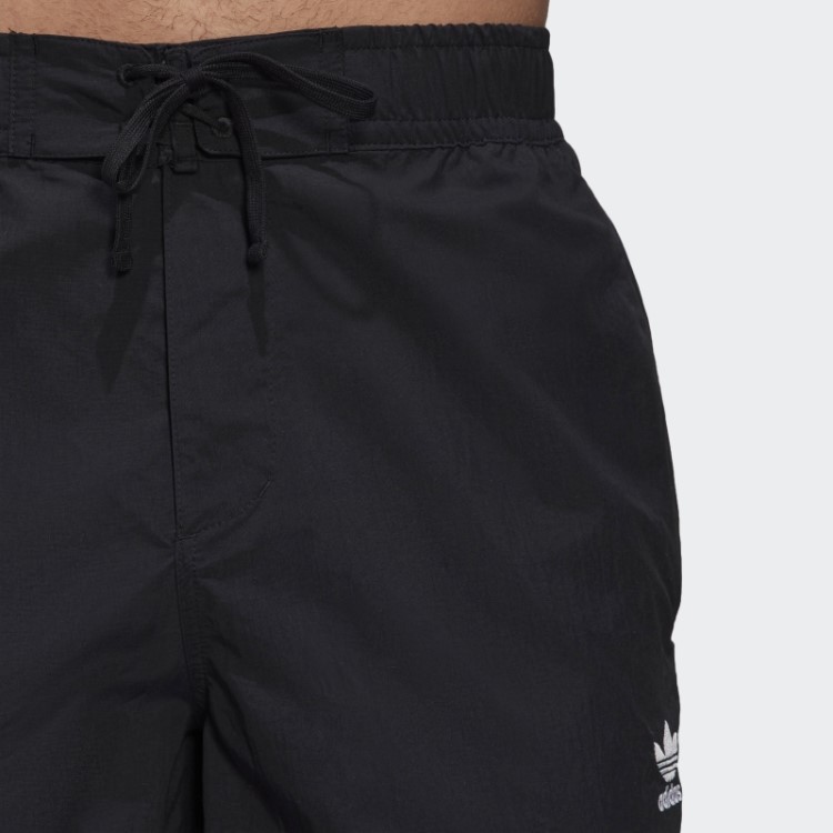 Bermuda Adicolor Preta Com As Três Listras Da Adidas