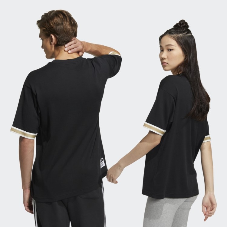 Camiseta Com Distintivo Colegial Moderno Adidas Preta