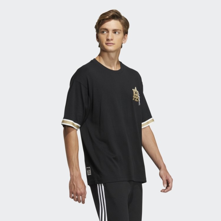 Camiseta Com Distintivo Colegial Moderno Adidas Preta