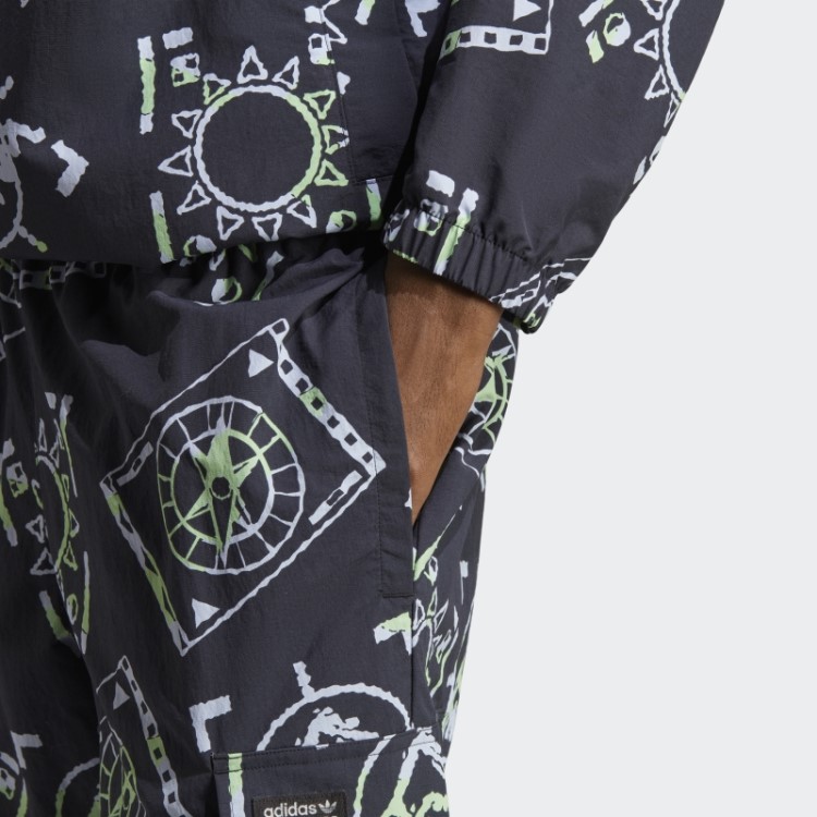 Calça Cargo Com Estampa Allover Adidas Adventure (neutro Gênero) Fashion Multicolor