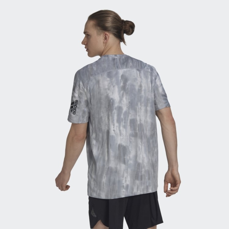 Camiseta Prateada Adidas Com Tinta Em Spray