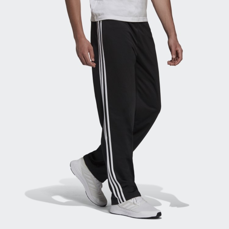 Calça Esportiva Adidas Primegreen Essentials Com Bainha Aberta E As Três Listras Brancas