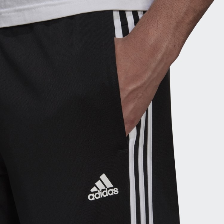 Calça Esportiva Adidas Primegreen Essentials Com Bainha Aberta E As Três Listras Brancas