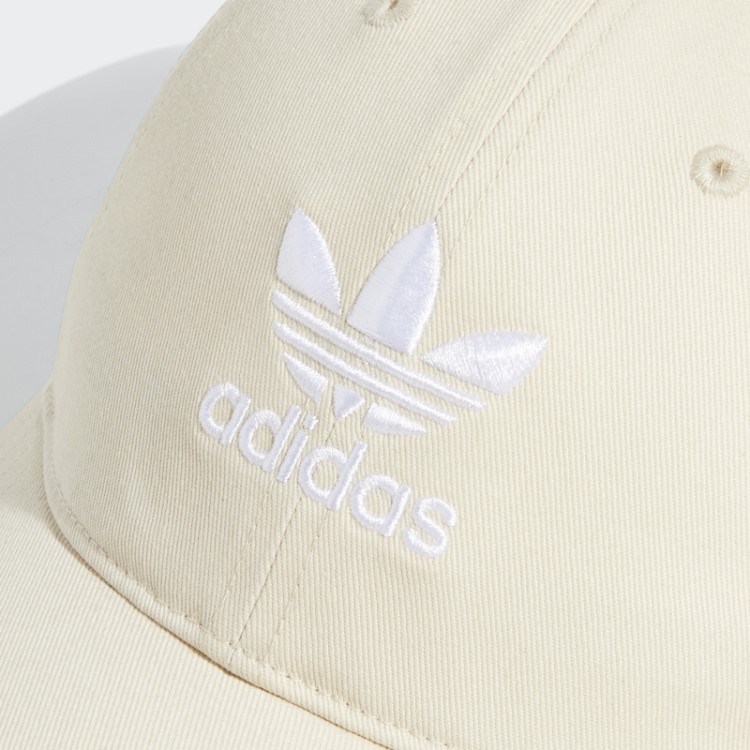 Boné Branco Adidas Com Tira Na Parte De Trás