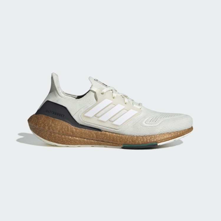 Adidas Ultraboost 22 De Tonalidade Branca Feita Com Sapatos Da Natureza