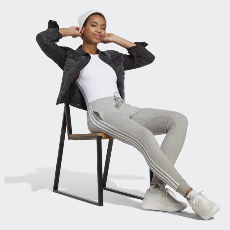 Calça Felpuda Com As Três Listras Essentials Cinza Médio Adidas