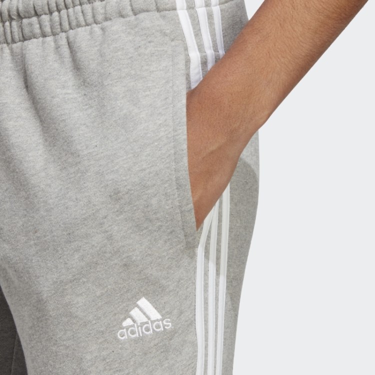 Calça Felpuda Com As Três Listras Essentials Cinza Médio Adidas