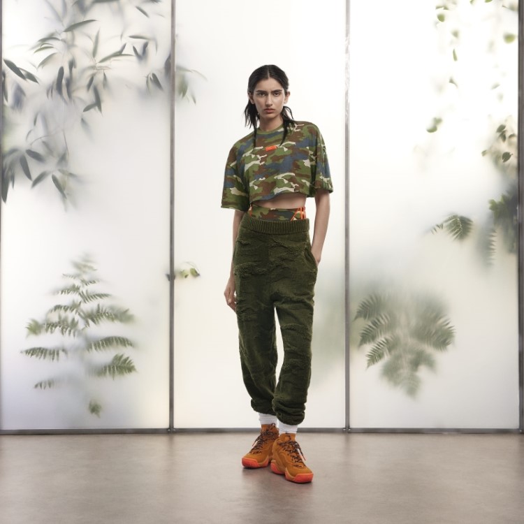 Camiseta Cropped Com Estampa Camuflada Adidas