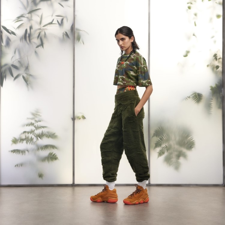 Camiseta Cropped Com Estampa Camuflada Adidas