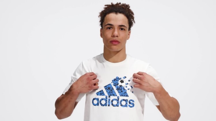 Camiseta Adidas X Lego Com Estampa De Futebol Branca Quente