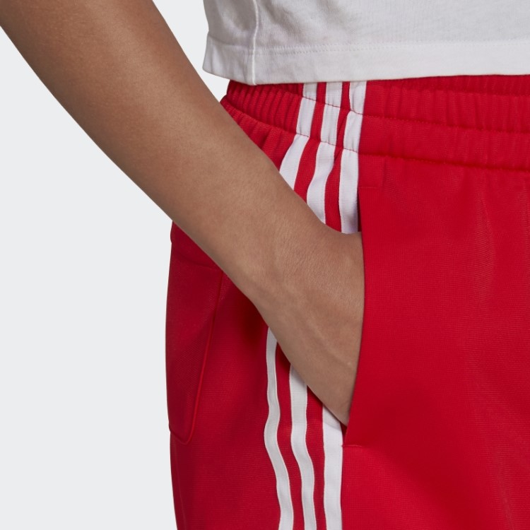 Bermuda Vermelha Com As Três Listras Adidas