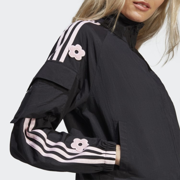 Jaqueta Leve Adidas Preta Com As Três Listras E Florzinhas Em Chenille