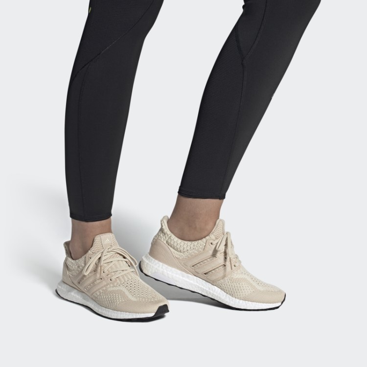 Tênis Adidas Ivory Ultraboost 5.0 Dna