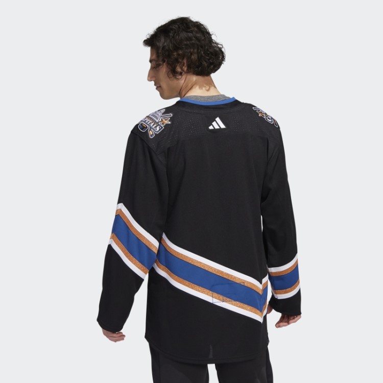 Letras Maiúsculas Pretas Autênticas Camisa Retrô Com Marca De Palavra Adidas