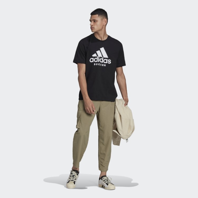 Camiseta Preta Com Logo De Futebol Adidas
