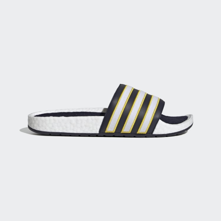 Chinelos Brancos Adilette Boost Da Adidas